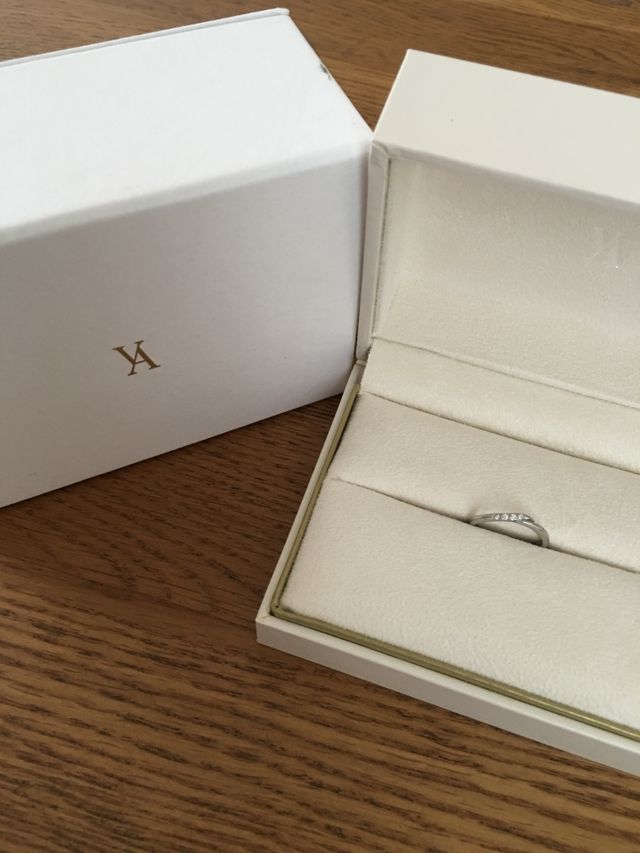 シンプルすぎないデザインを選びました