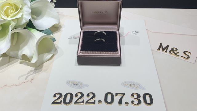 イニシャルと記念日の英数字をデコレーションしてくれました