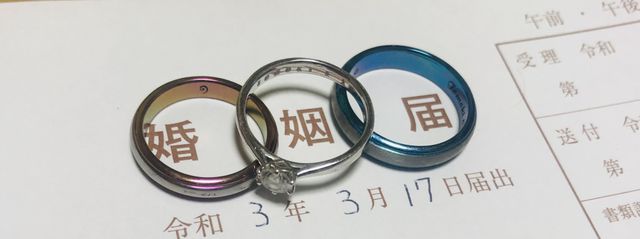 ブルーの方が発色よく見えます