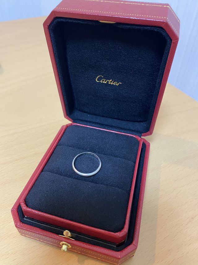 丸くてシンプルなリングです。中に刻印を入れました。