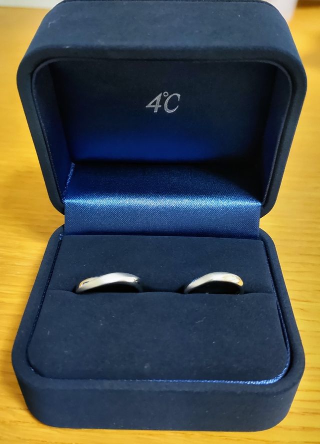 結婚指輪と頂いたケースです