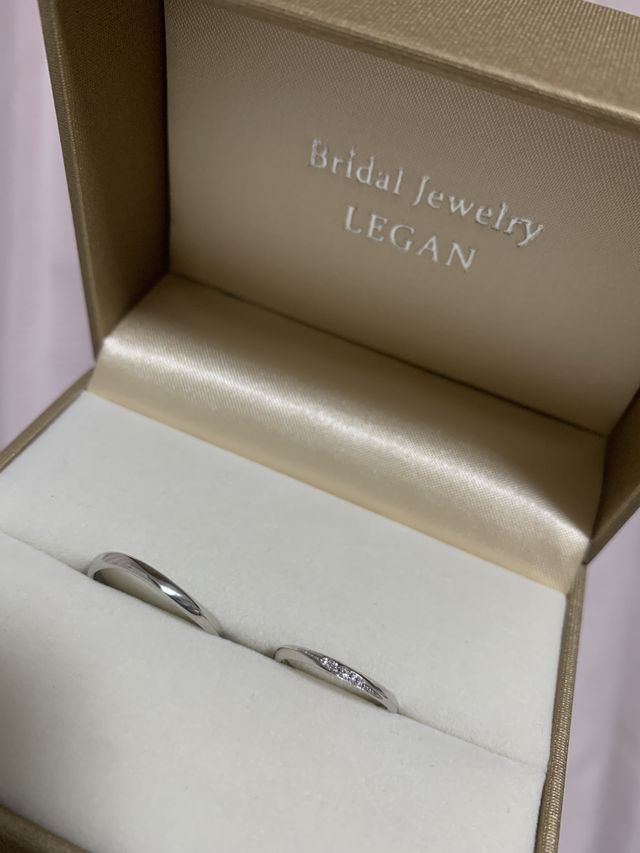 細めのウェーブのデザインです。