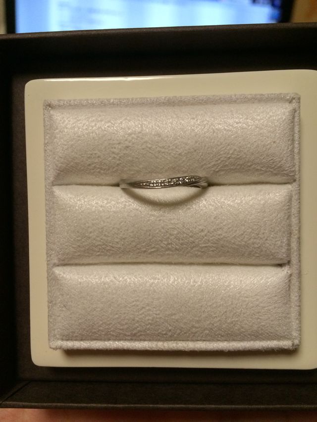 指輪についてきたケースとともに