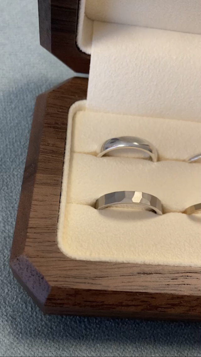 上:入籍指輪、下:結婚指輪