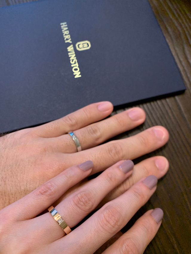 新郎はプラチナ、新婦はローズゴールドに