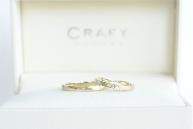 デザイン：裏にダイヤを斜め打