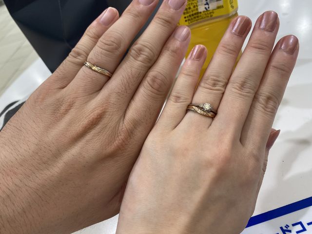 プラチナとピンクゴールドの組み合わせで肌馴染みが良く可愛い！