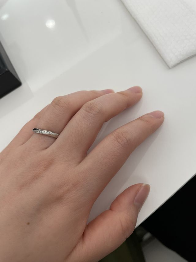 斜めにダイアが入っています