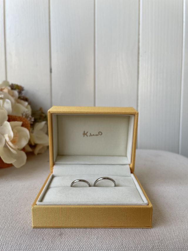 ボックスが光沢感のある黄色で、高級感もあり可愛いです。