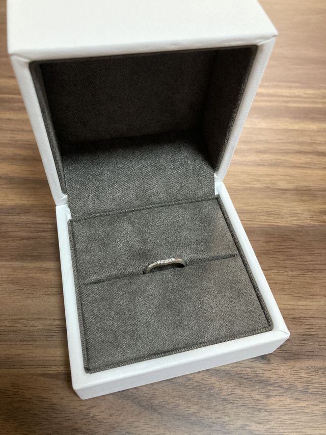 ビジュピコで購入した結婚指輪です。