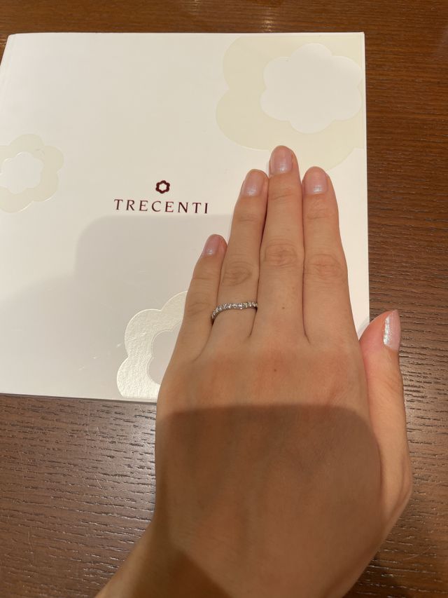 V字の角度が絶妙で、ダイヤのしっかりと輝き、美しかったです。