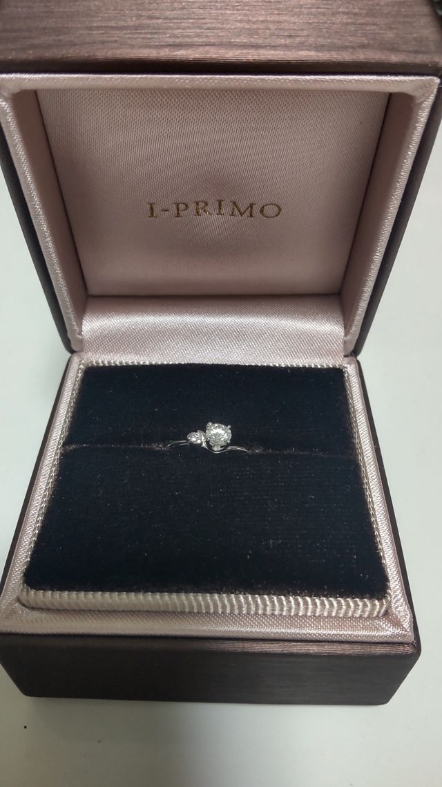 2.33カラットのダイヤモンドが入った婚約指輪