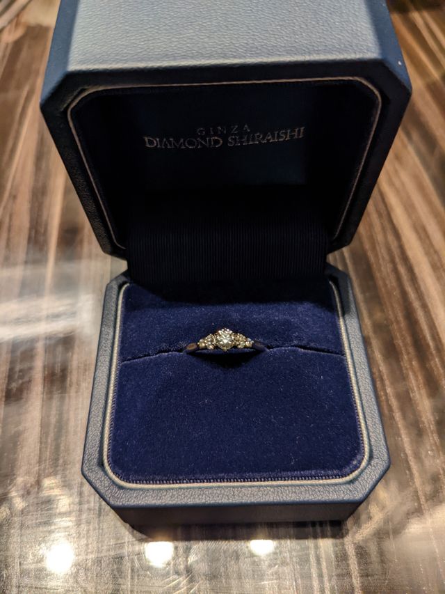 渡す直前です。
石本体もブーケ部分も良い輝きをしています。も