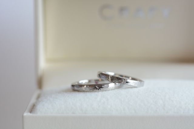 表面、側面を細かく叩いて作成しました。