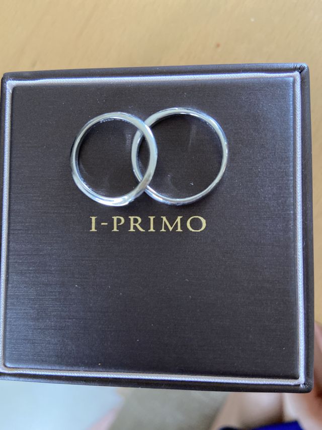 捻れのあるリングでお揃いにしました
とても可愛いです
