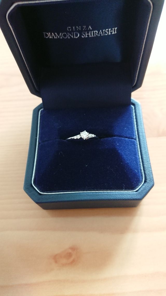 彼女にプロポーズの時に渡した、婚約指輪です。