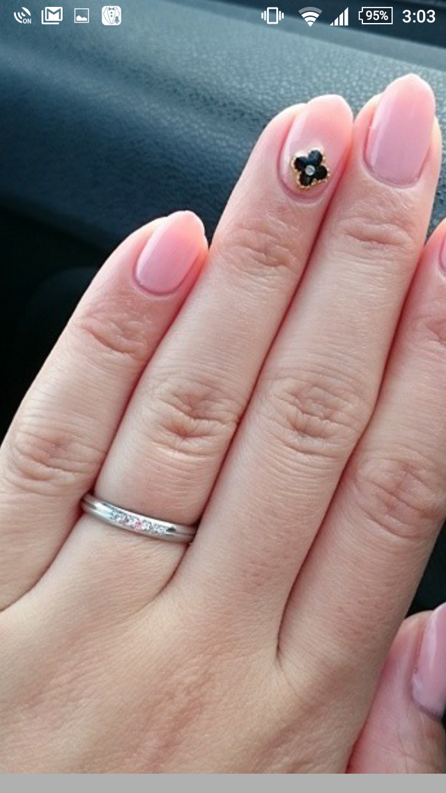 真ん中に一本線が入っており、計5つのダイヤモンドがある。