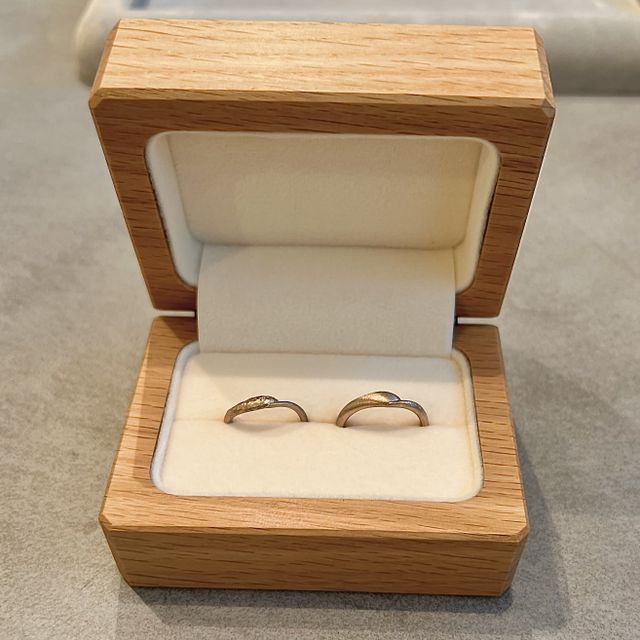 セミオーダーで作成した結婚指輪です。