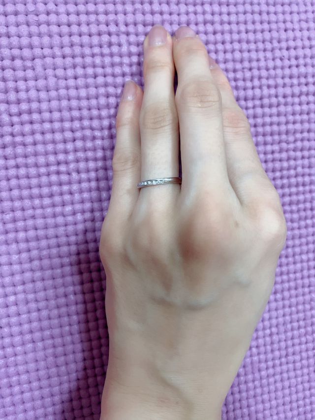 ストレートタイプです。ダイヤ7石です。