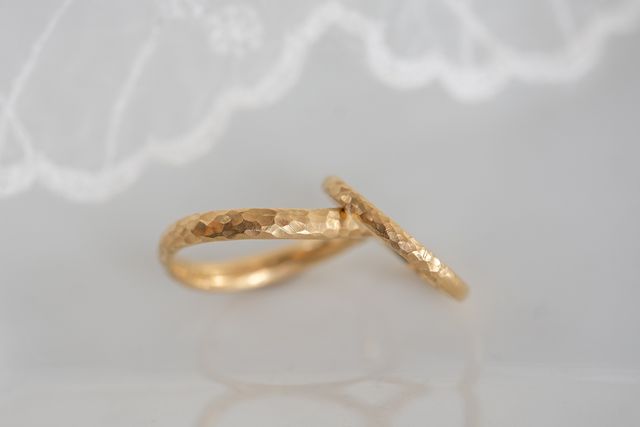 彼はカーブ、私はまっすぐのデザインにしました。