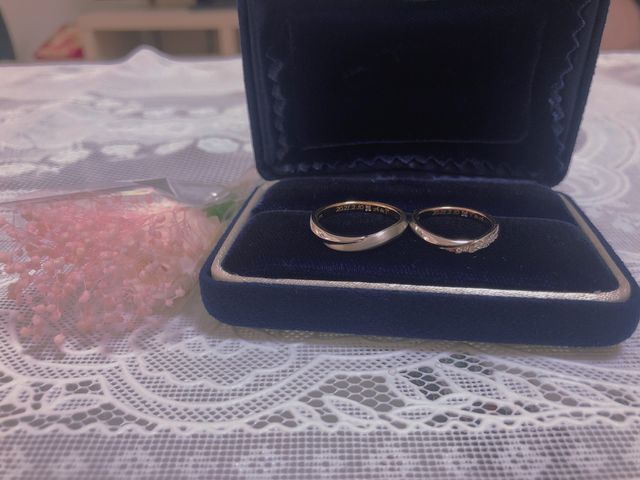 購入してすぐにとった結婚指輪の写真。