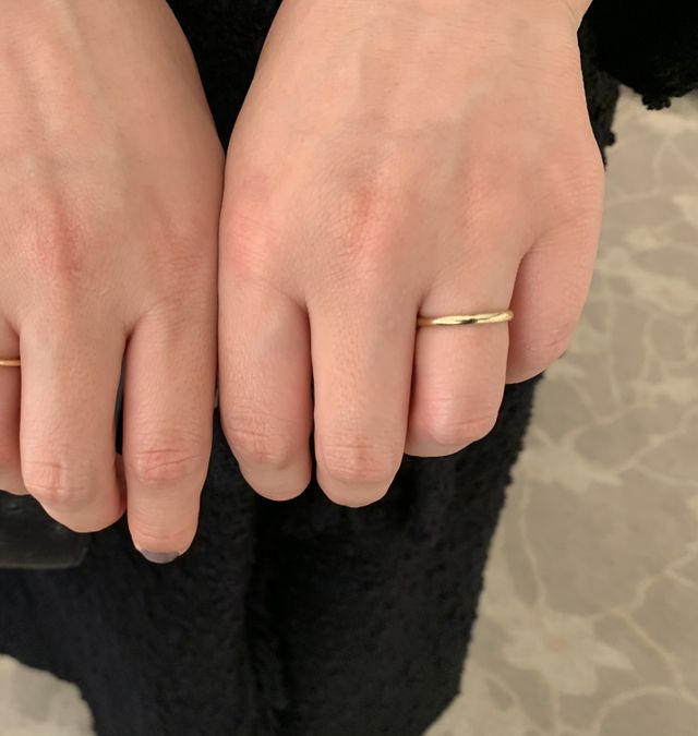 ゴールドは黄色味の強い色味