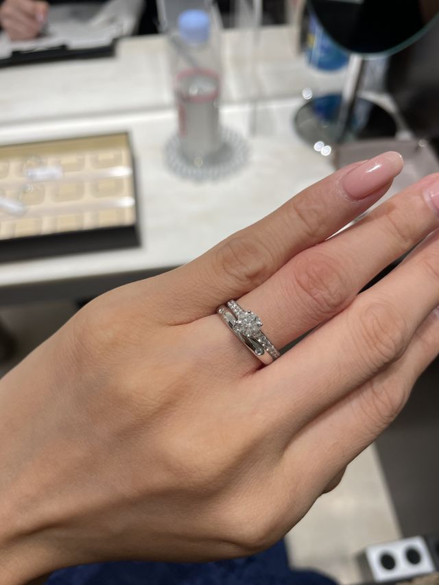 婚約指輪ロマンスと一緒に着用