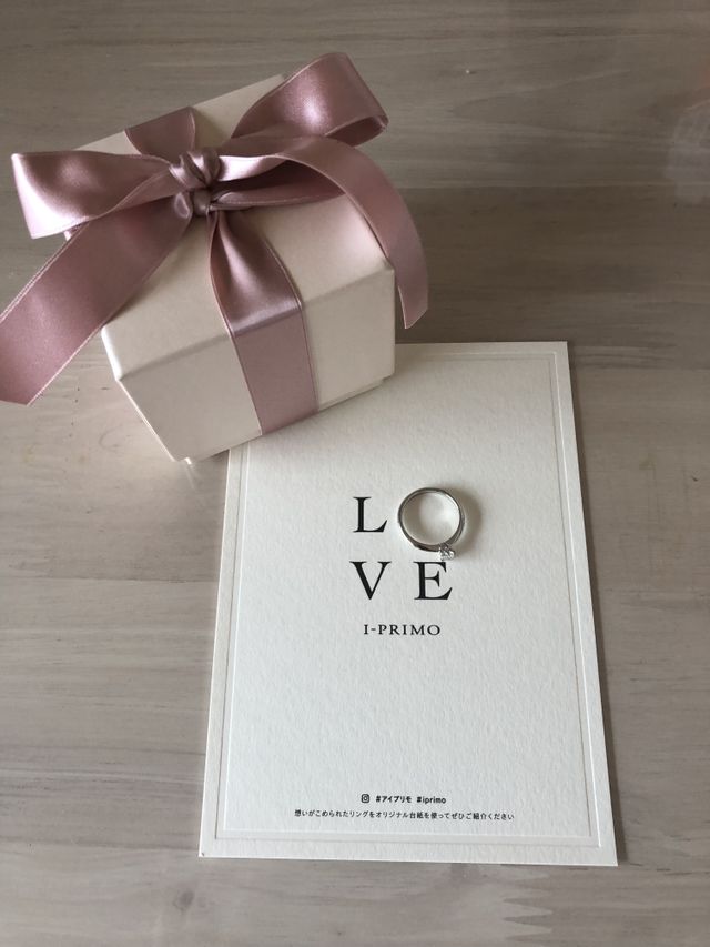 ダイヤは小さめですが、輝きがあります。