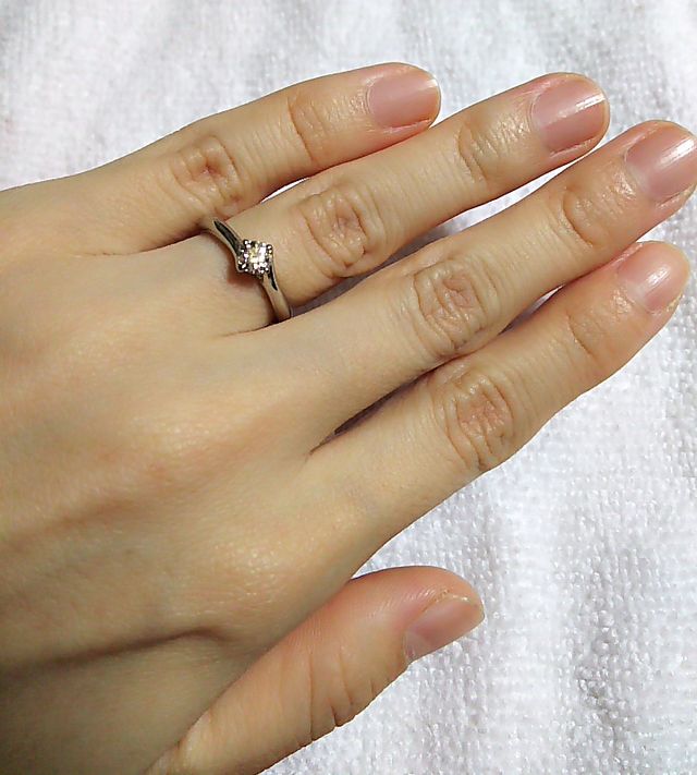 シンプルでほんの少しだけS字になっています。