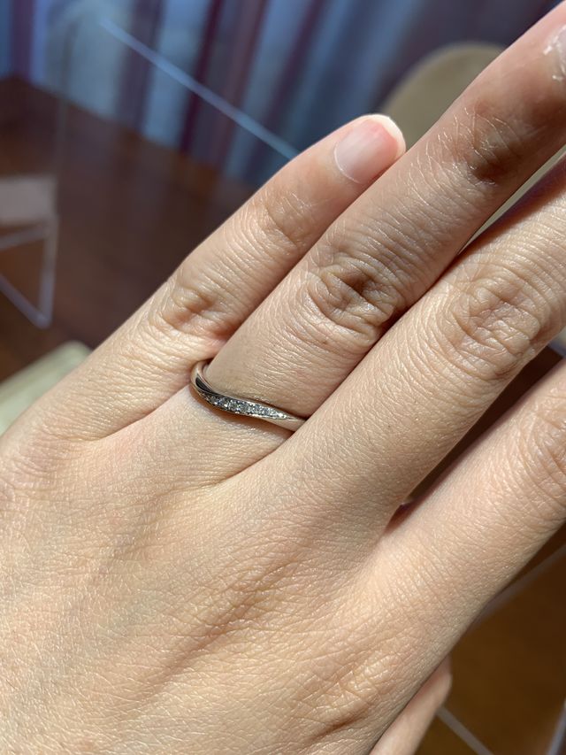 指が綺麗に見えるデザイン。着け心地もなめらかで良かった。