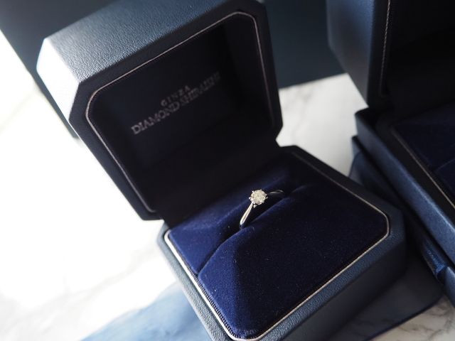 光が当たるとダイヤモンドの輝きが増します。