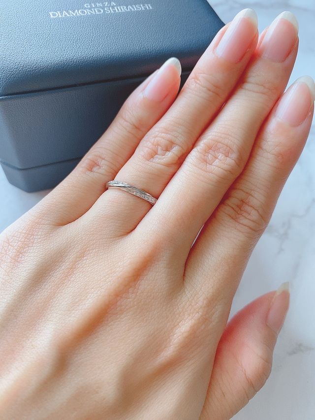 カーブがついているので、どの角度から見ても輝きがあります。