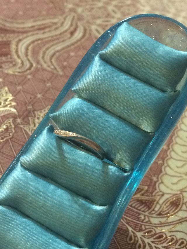 ダイヤモンド専門店での購入なので結婚指輪にもダイヤを