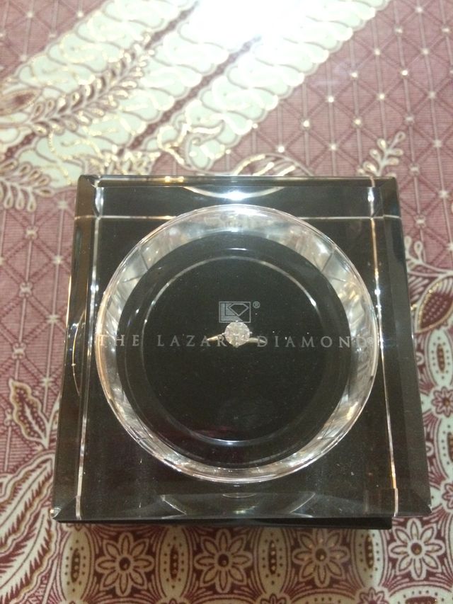 婚約指輪は素敵なケースをお店からプレゼントしてもらいました。