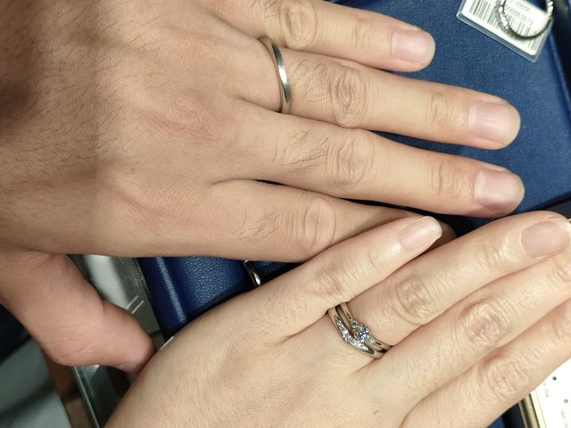 婚約指輪はセットリングではないのですが、よく合いました。