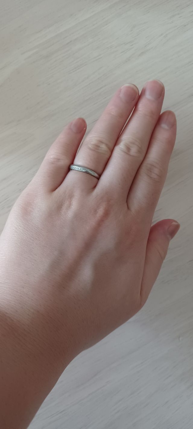 接客をしている為、派手すぎず、でもダイヤモンドはついています