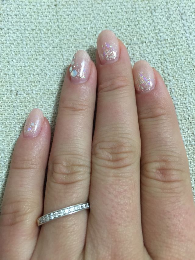 シンプルですがダイヤ付きです