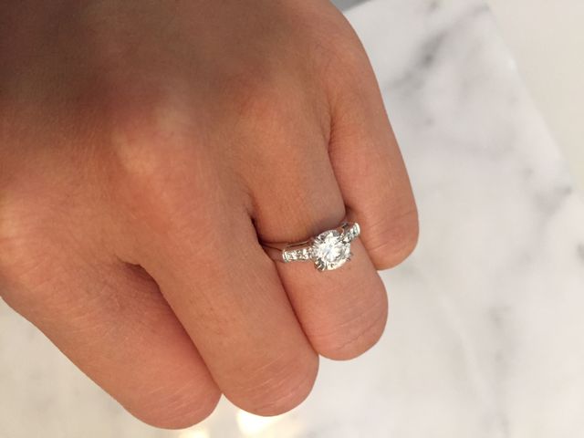 シンプルなデザインでダイヤが綺麗です。