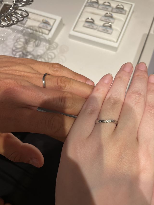 ウェーブのデザイン。
指に馴染んでかわいいです。