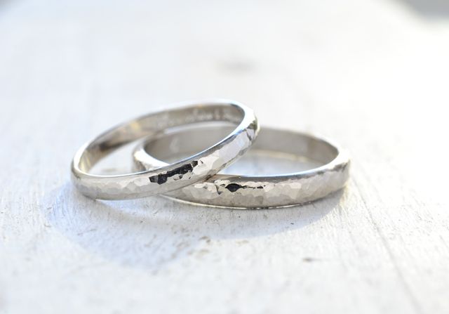 プラチナ、甲丸リング、minamo（槌目）です