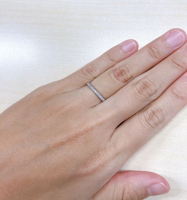 ハーフエタニティでとても上品です。