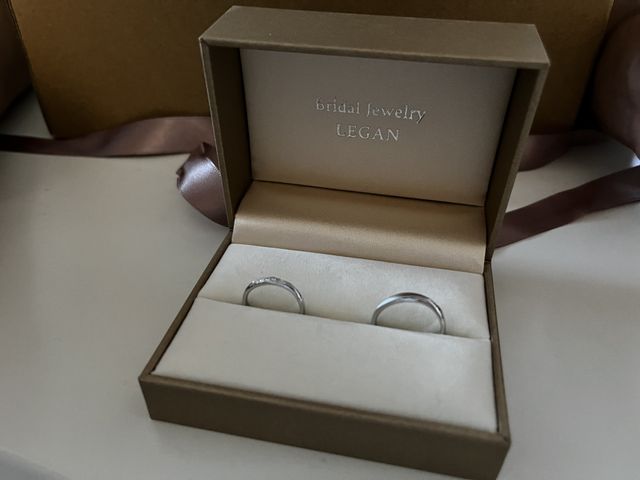 彼は部分マット加工、私はダイヤを表面にしたものにしました。