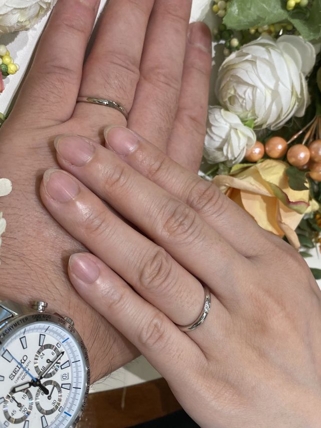 デザインに一目惚れしました！指輪のラインが綺麗です！