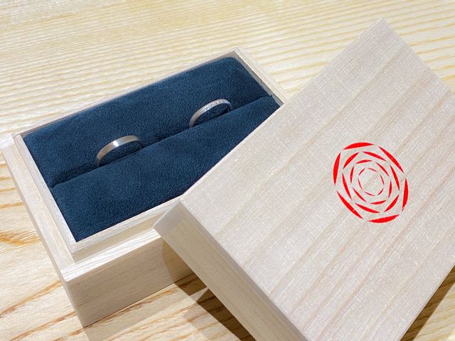 結婚指輪の木箱とリング