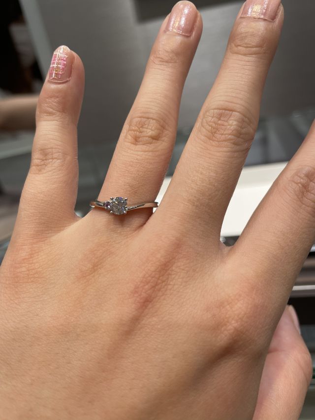 V字　ピンクダイヤ入り