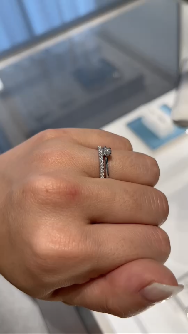 婚約指輪とハーフエタニティマリッジリングの重ね付け