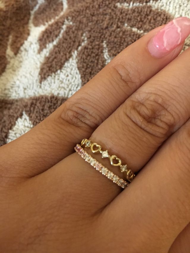 ピンクゴールドのエタニティリングです。