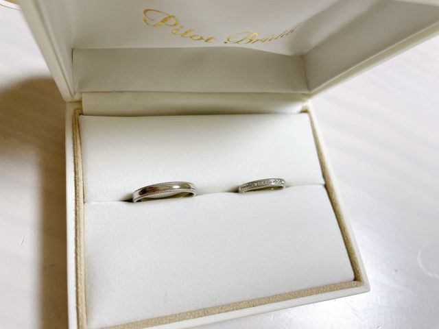 ペアのものです。
サイドがミル打ちでアンティーク調です。