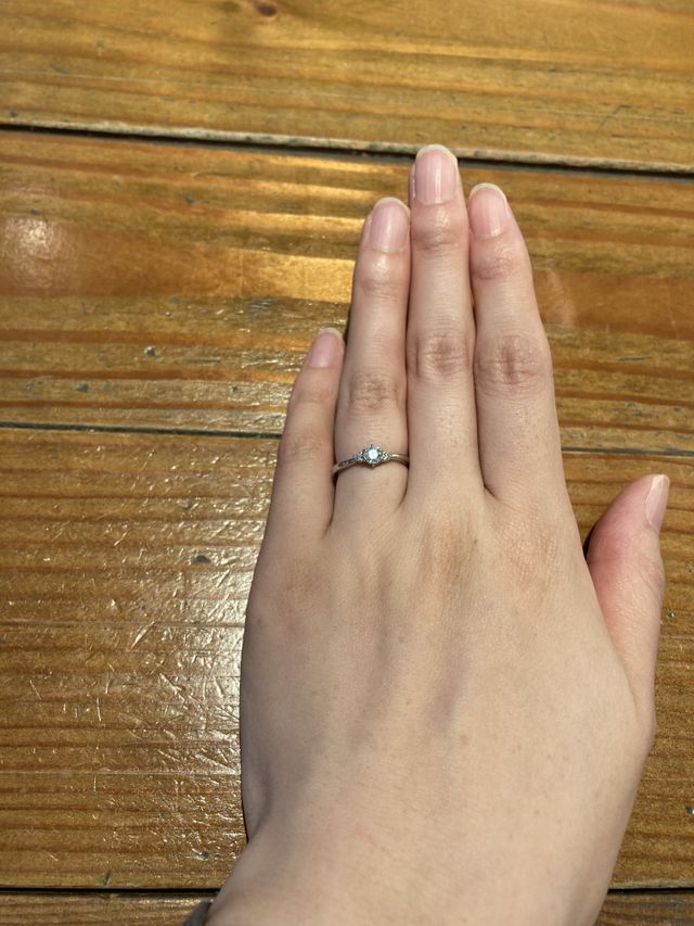 写真より実物は7色に光る感じです。