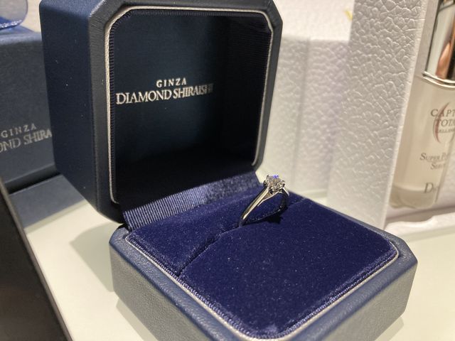 輝きが素晴らしいです。指輪の出来もとても満足です。